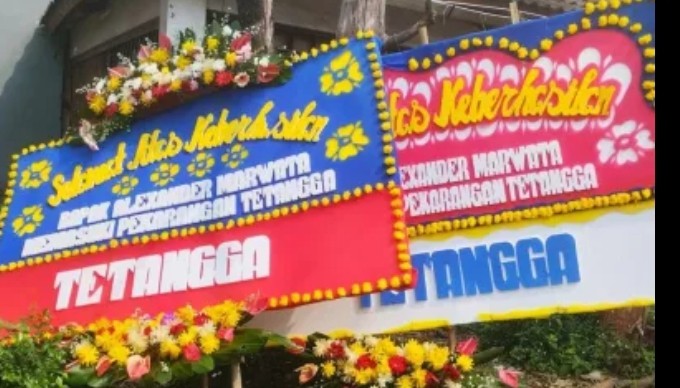Karangan Bunga yang Dikirim ke KPK Usai OTT Basarnas Merendahkan Hukum