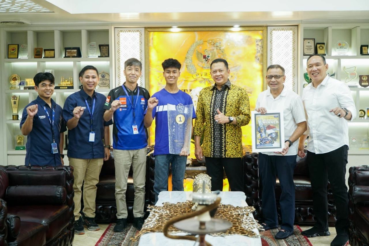 Bamsoet Berikan Uang Pembinaan Rp 100 juta pada Pembalap Muda Aldi Satya Mahendra