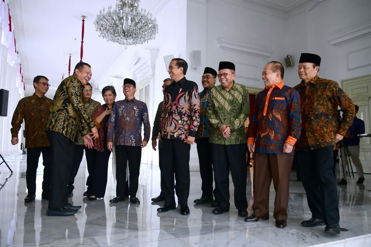 Jokowi Terima Pimpinan MPR di Istana Merdeka