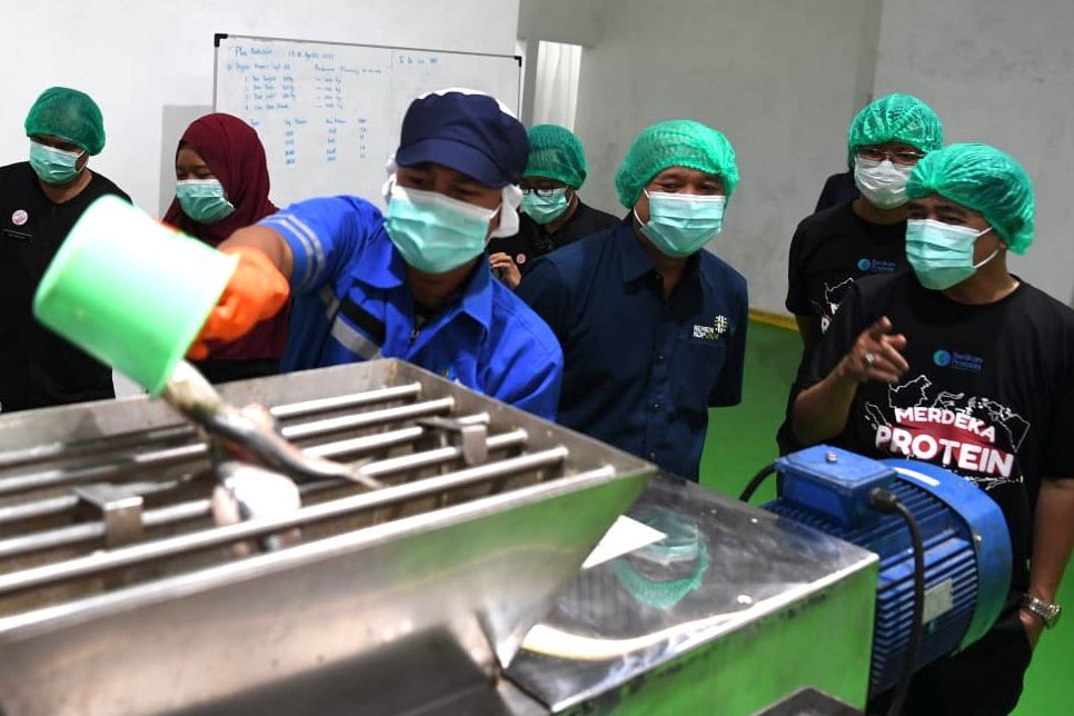 Teten Launching Susu Ikan Pertama di Indonesia Hasil Kemitraan Koperasi dan UKM