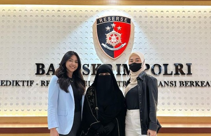 Konten Jilat Es Krim Kontroversial, Umi Pipik Laporkan Selebgram Oklin Fia ke Bareskrim