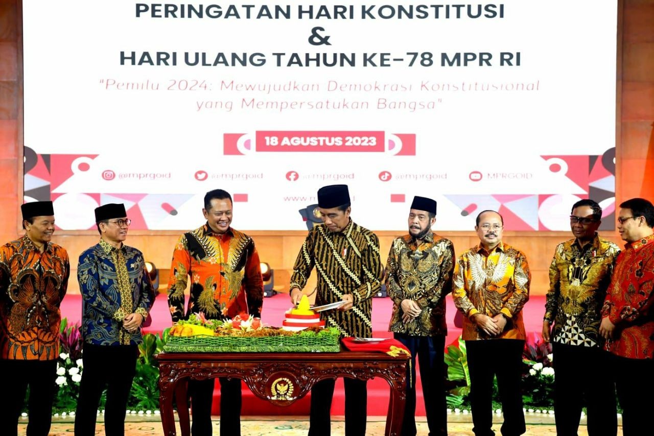Hadiri Peringatan Hari Konstitusi, Jokowi Tekankan Pentingnya Visi Dilandasi Tolok Ukur yang Jelas