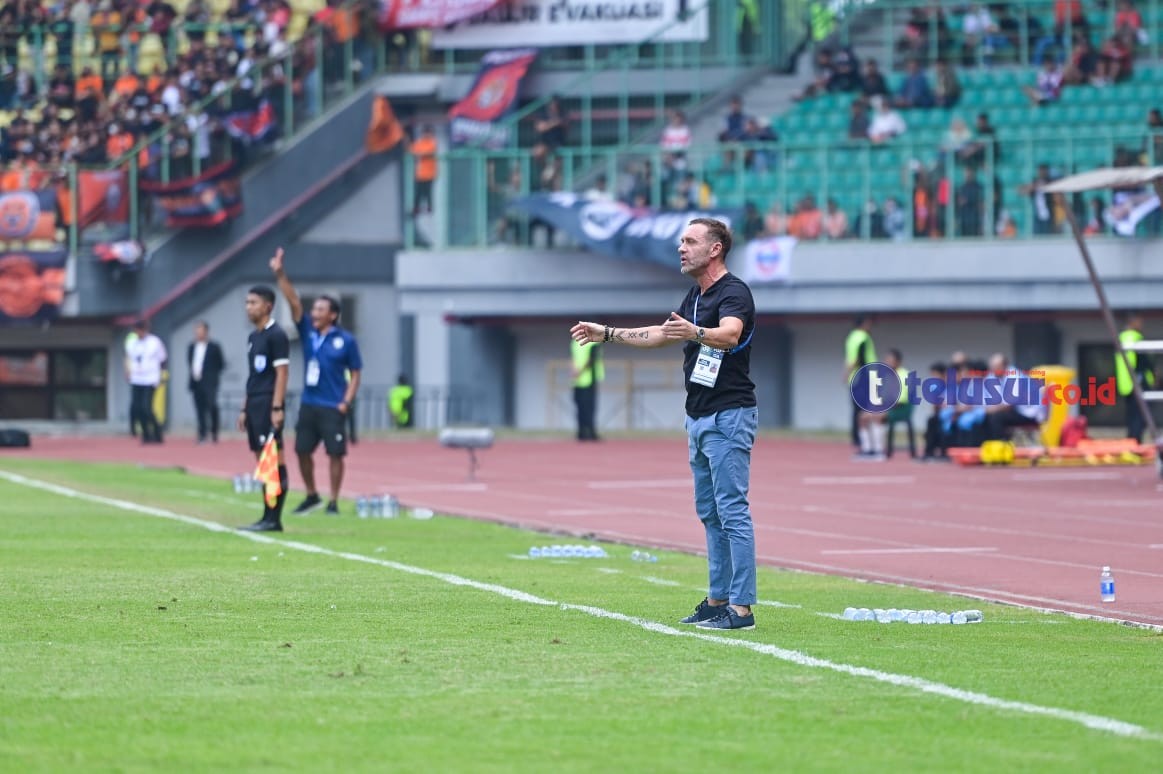 Persija Ditahan Imbang Arema, Thomas Doll Keluhkan Kondisi Stadion Patriot
