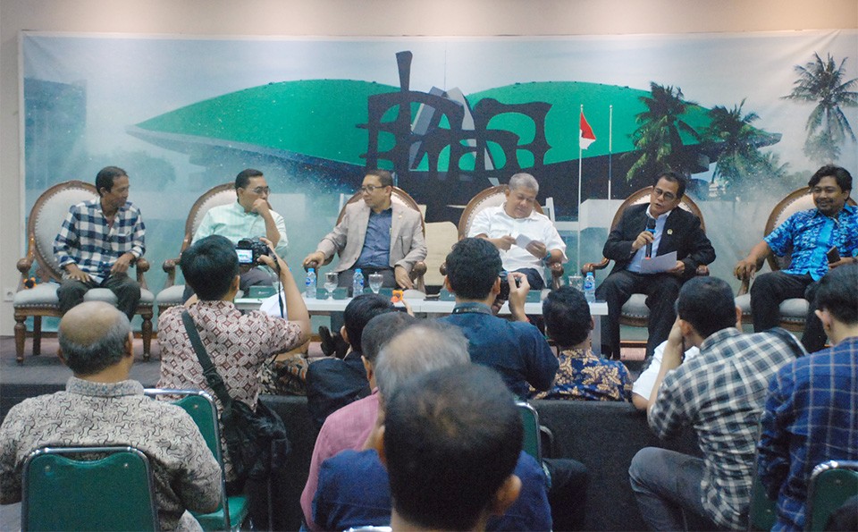 Dialektika Demokrasi dengan tema: "DPR Mengawal Demokrasi Menuju Indonesia Maju"