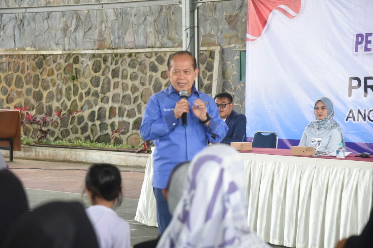 Penyerahan Bantuan PIP, Syarief Hasan : Tak Ada Alasan Anak Putus Sekolah Karena Masalah Biaya