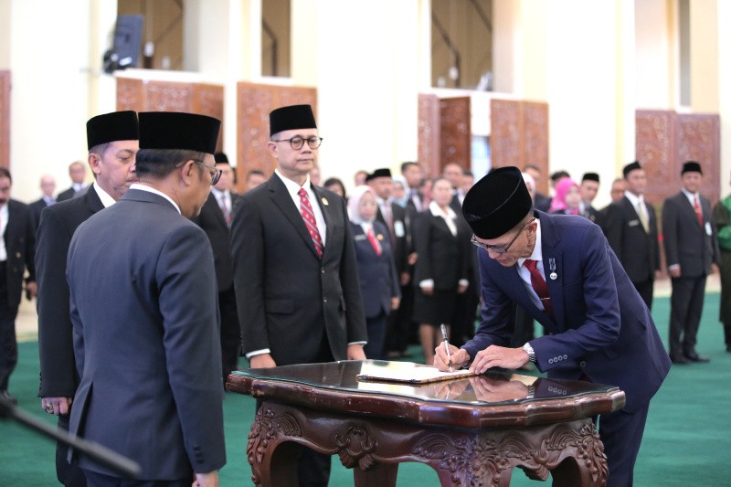 Sekjen DPD RI Lantik dan Ambil Sumpah Jabatan Deputi Bidang Persidangan