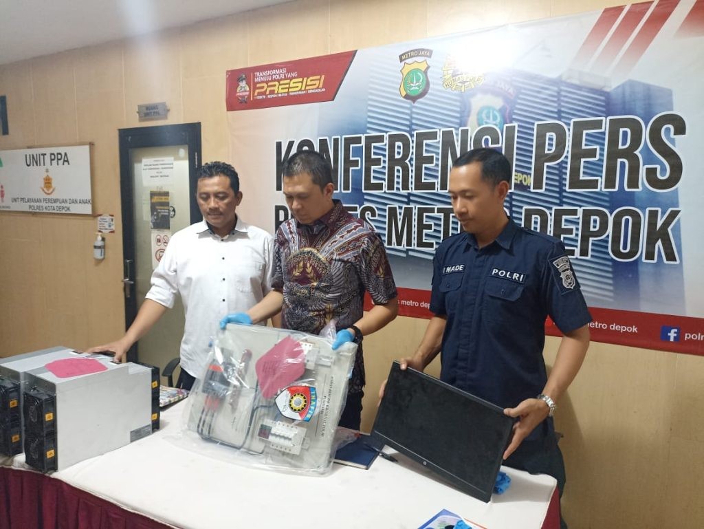 Palsukan STNK hingga Surat Nikah, Dua Orang di Depok Ditangkap Polisi