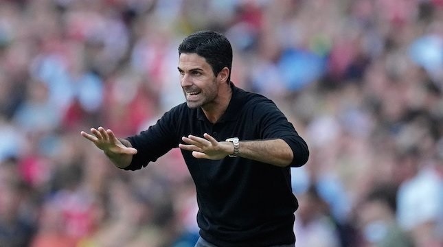 Gary Neville Kritik Reaksi Lebay Arteta di Pinggir Lapangan