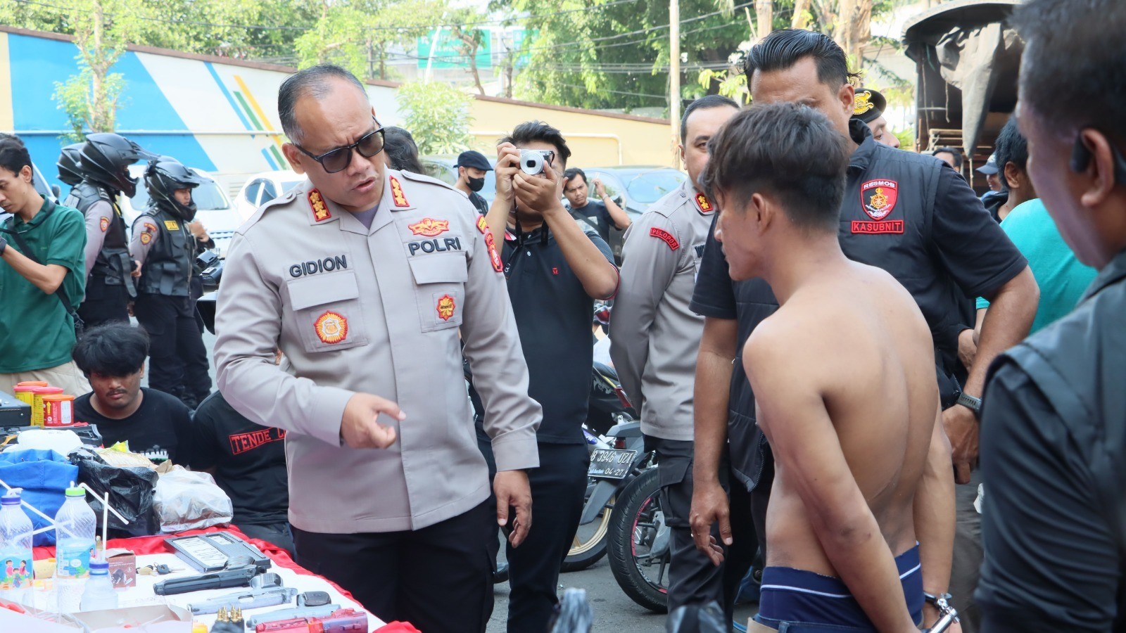 Kampung Bahari Digerebek, Polres Jakarta Utara Tangkap 34 Orang dan Sita 1,6 Kg Sabu