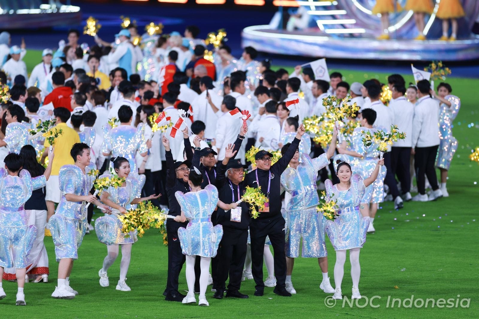Basuki Pimpin Parade Tim Indonesia di Penutupan Asian Games Hangzhou