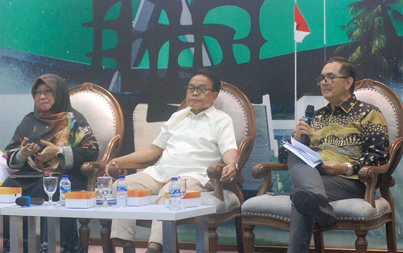 Dialektika Demokrasi Dengan Tema