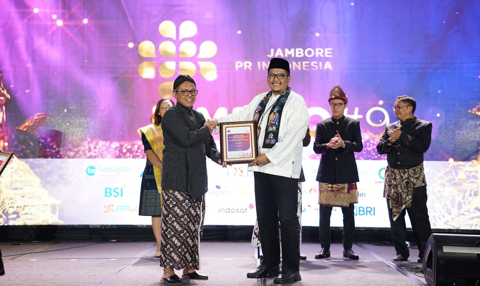Sekretaris Perusahaan Bank DKI Raih Predikat Pemimpin Terpopuler di Media Sosial 2023