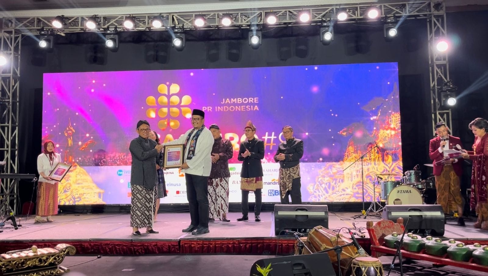 Raih Predikat Pemimpin Terpopuler 2023, Arie Rinaldi: Keterbukaan Informasi Secara Tepat dan Terukur Kepada Publik
