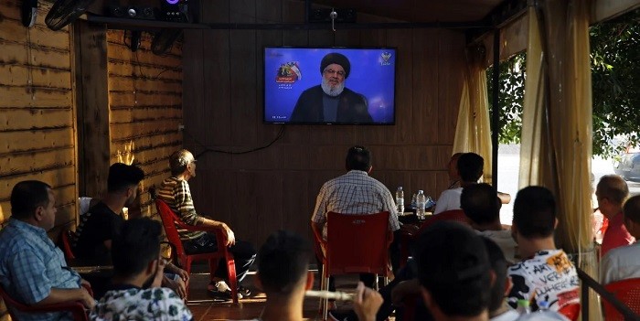 Media Israel Sebut Semua Orang Israel Duduk Nonton Pidato Pemimpin Hizbullah