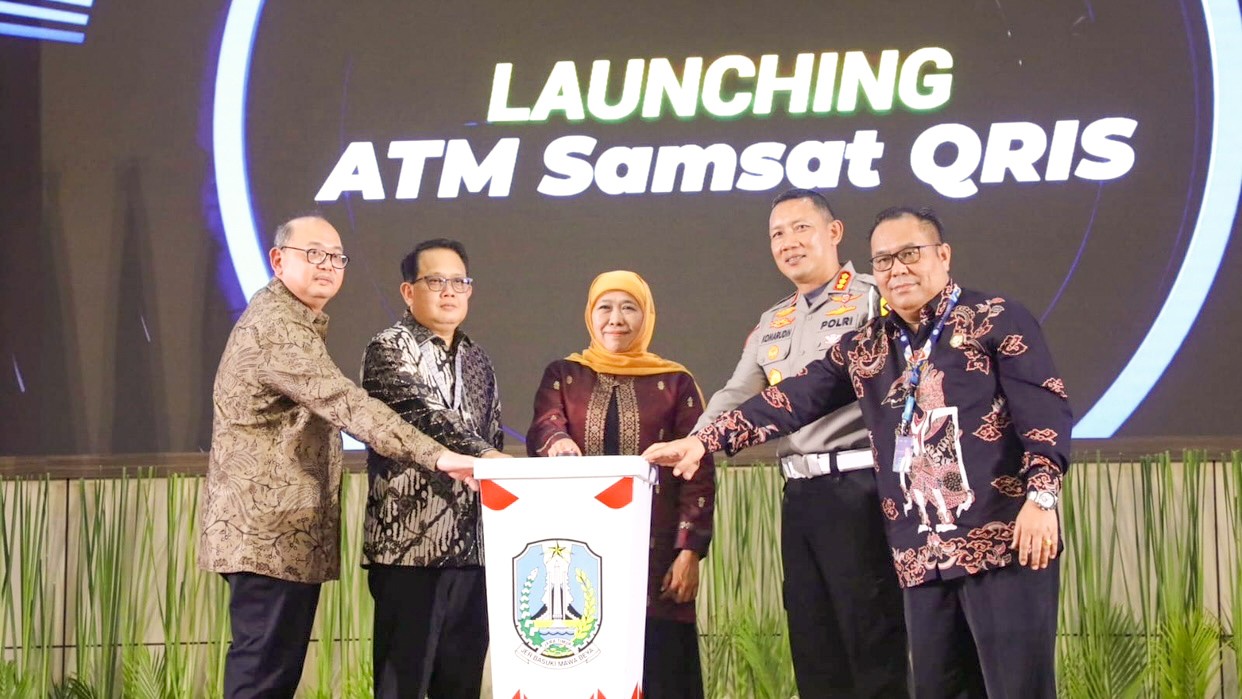 Gubernur Khofifah Launching ATM Samsat QRIS Pada HUT ke-61 Bapenda Jatim