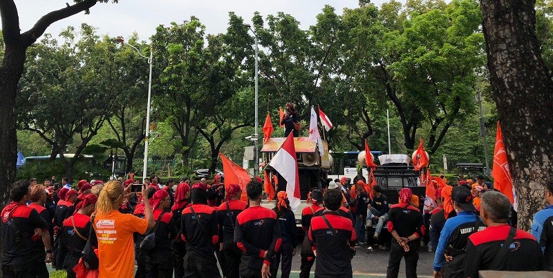 Hari Pertama Kampanye, Buruh Demo di Balai Kota DKI Tolak Kenaikan UMP 2024