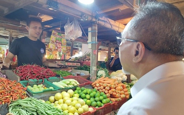 Tinjau Bahan Pokok di Pasar Senen, Mendag: Harganya Stabil