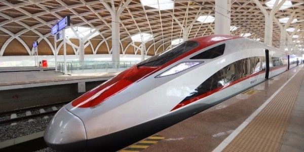 KCIC Fasilitasi Komunitas Disabilitas Naik Kereta Cepat Whoosh 