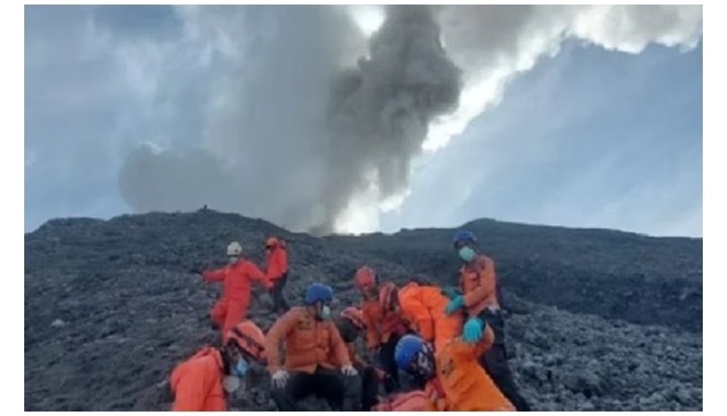 Hari Keempat, Tim Gabungan Masih Cari Satu Korban Erupsi Gunung Marapi