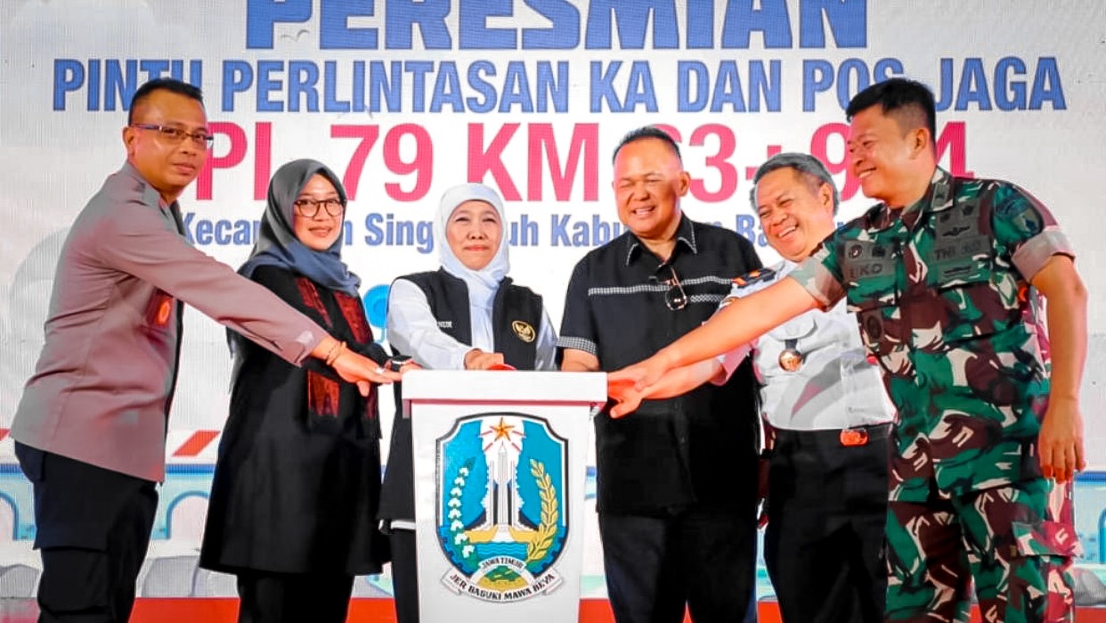 Gubernur Khofifah Resmikan Pintu Perlintasan KA dan Pos Jaga di Banyuwangi