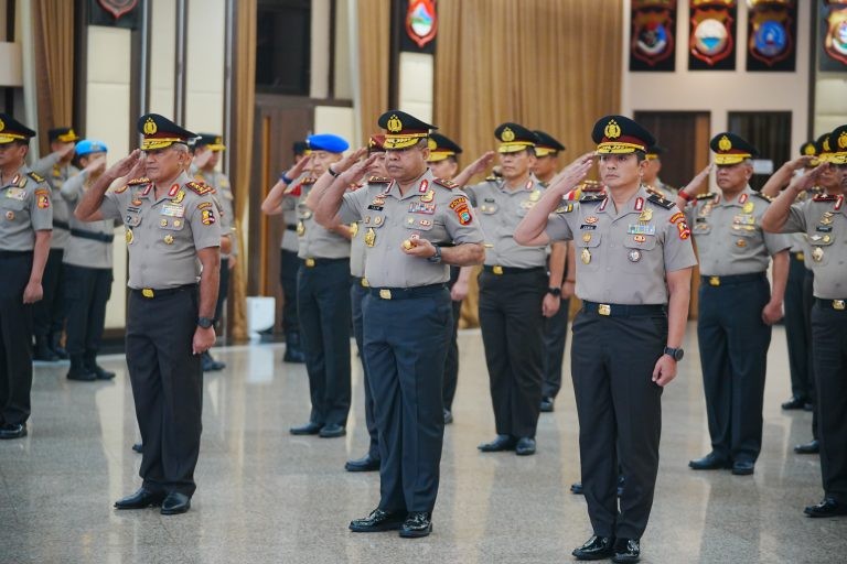 Kapolri Pimpin Kenaikan Pangkat 45 Pati Polri, Satu Polwan Jadi Jenderal