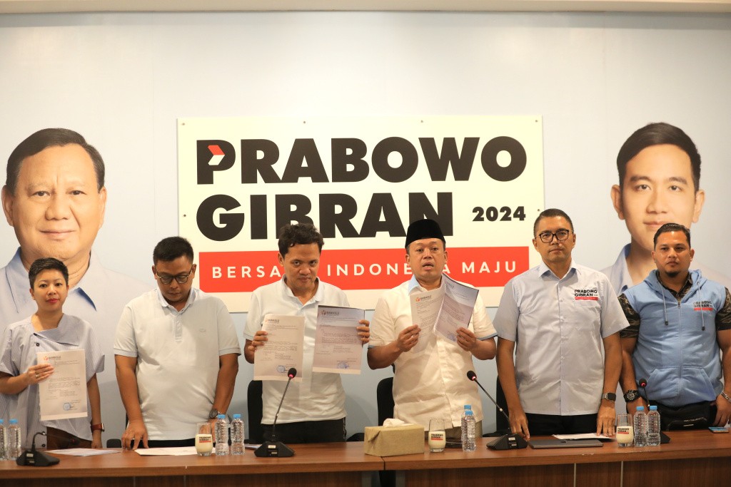 TKN Prabowo-Gibran Gelar Konferensi Pers Terkait Pemanggilan Cawapres Gibran Bagi Susu