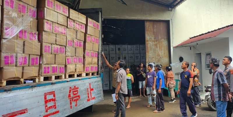 Distribusi Surat Suara Pilpres dan DPD RI Tiba di Gudang Logistik KPU Kabupaten Purwakarta