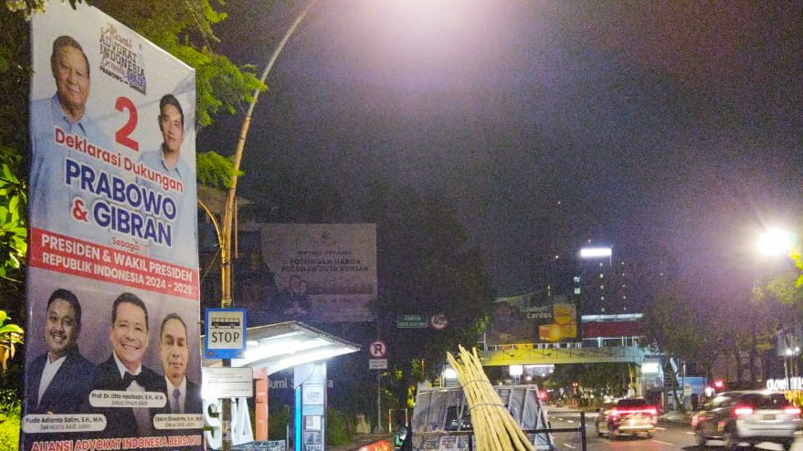 Ratusan Baliho Prabowo-Gibran Dicopot oleh OTK, AAIB Jatim Protes Keras