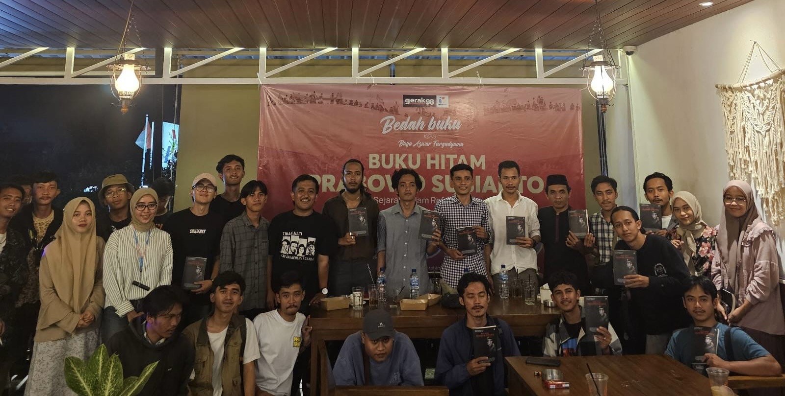 Aktivis Mahasiswa dan Akademisi Bedah Buku Hitam Prabowo di Tasikmalaya