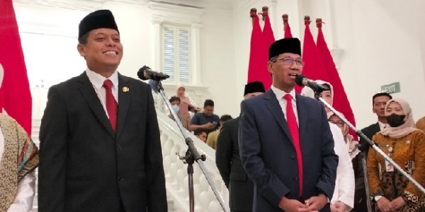 Sekda DKI Bela Heru Budi Soal Stiker di Halte TransJakarta 