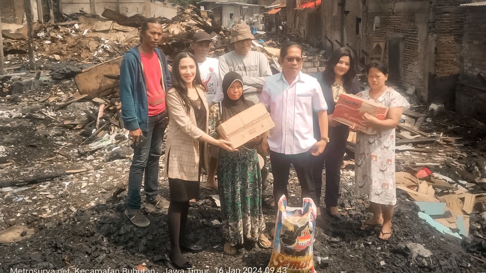 Vasa Hotel Surabaya dan AWS Salurkan Bantuan bagi Korban Kebakaran di Jepara