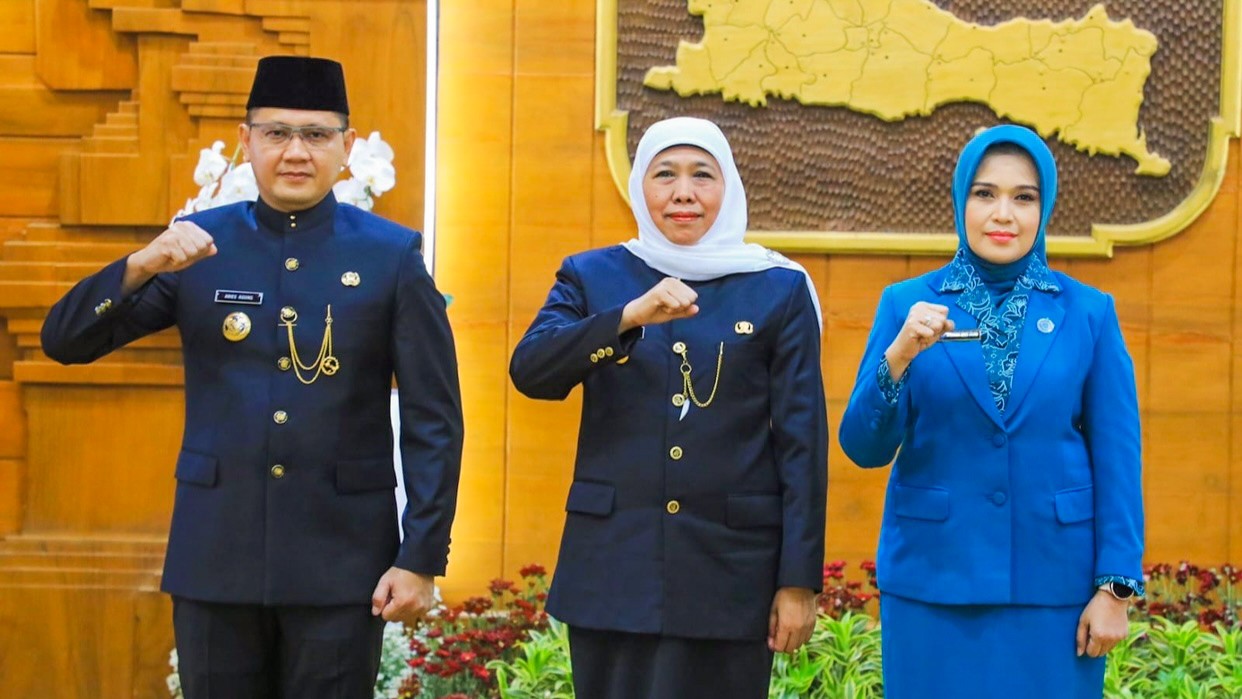 Serahkan SK Perpanjangan Masa Jabatan Pj Walikota Batu, Khofifah Pesankan Kondusivitas Pemilu