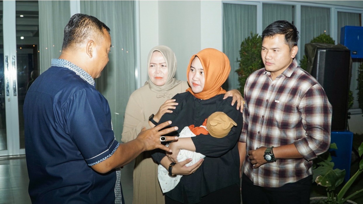 Sambut Cucu Pertama, Dankodiklatal Jalin Silaturahmi Bersama PJU Kodiklatal