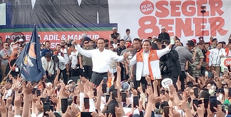 Apresiasi Massa Pendukung Tetap Bertahan Meski Diguyur Hujan, Anies Baswedan: Purwakarta Dahsyat! 