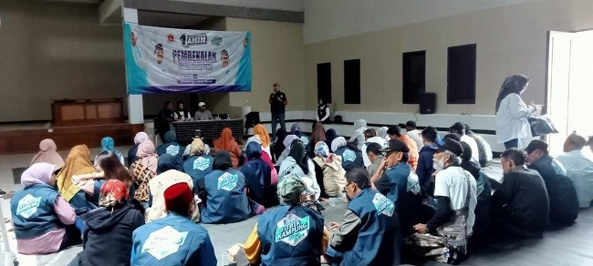 Ratusan Relawan di Bandung Ikut Pembekalan Jubir Kampung AMIN