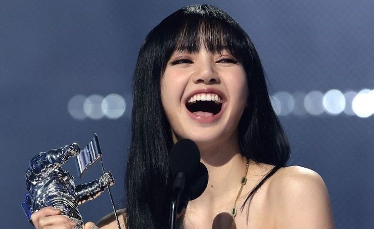 Lisa BLACKPINK Bikin Agensi Baru, LLOUD