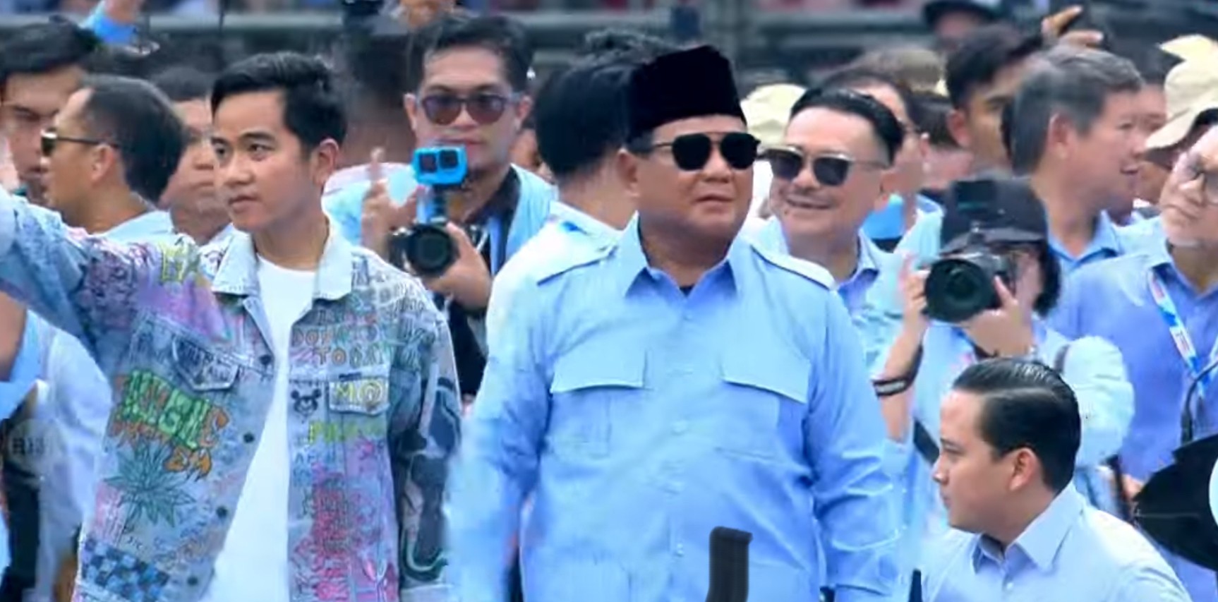 Massa di GBK Seketika Heboh Saat Prabowo Sapa Titiek Soeharto