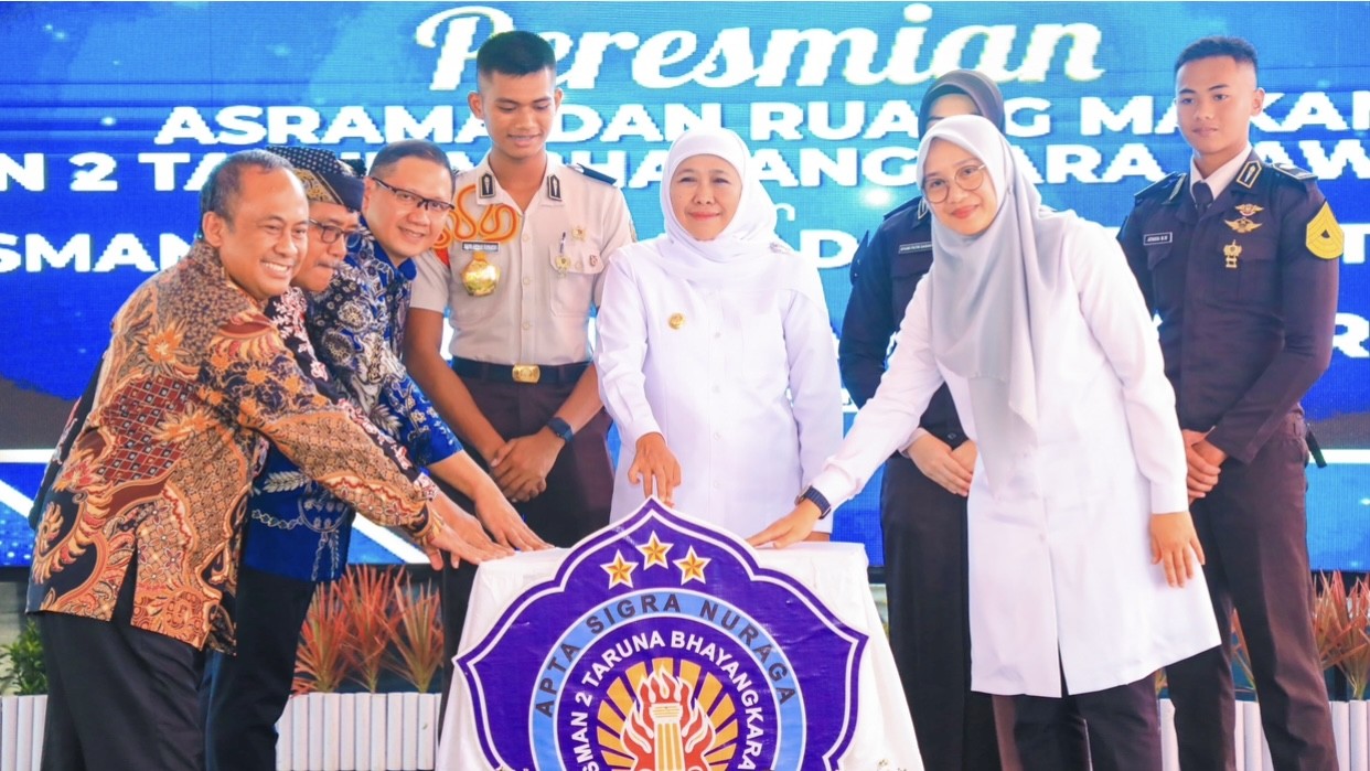 Resmikan Asrama SMAN 1 Taruna Madani & SMAN 2 Taruna Bhayangkara, Khofifah Ajak Jaga Integritas