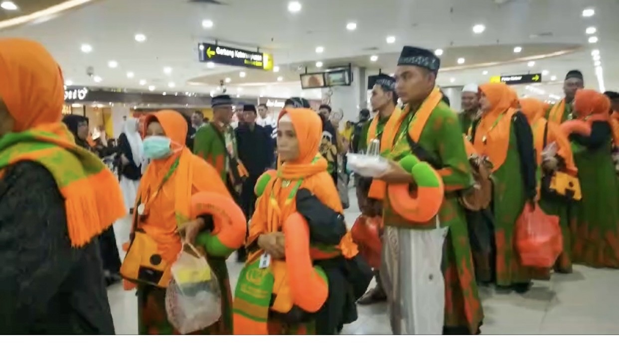 An Namiroh Group Rayakan Milad ke-22 Bersama 1300 Jamaah di Kebun Kurma Madinah Al Munawwarah