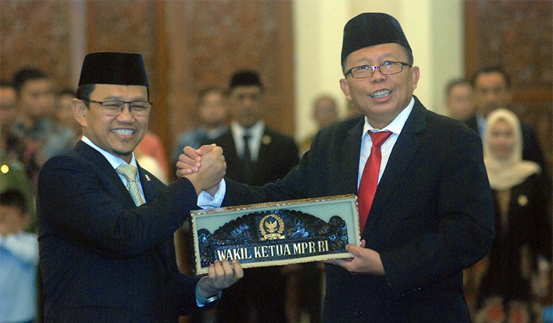 Pelantikan Wakil Ketua MPR RI Amir Uskara.