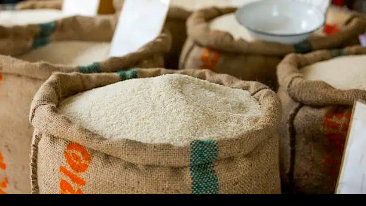 Pakar Ekonomi Unair Soroti Harga Beras yang Melonjak