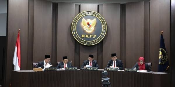 Terbukti Sebagai Pengurus Parpol, DKPP Berhentikan Anggota Bawaslu Kabupaten Paniai