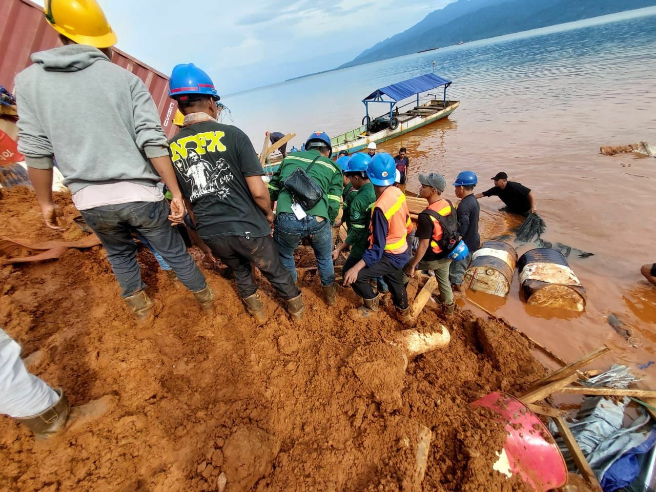 Tragis!!! di Area Tambang Nikel Illegal, Pekerja PT WIL Tewas Tertimbun Longsor