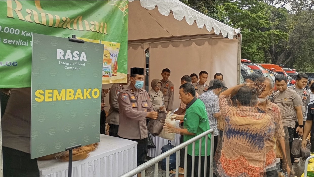 10.000 Bazar Murah Sembako Inisiasi RASA Corp, Bulog dan Polda Metro Jaya Habis