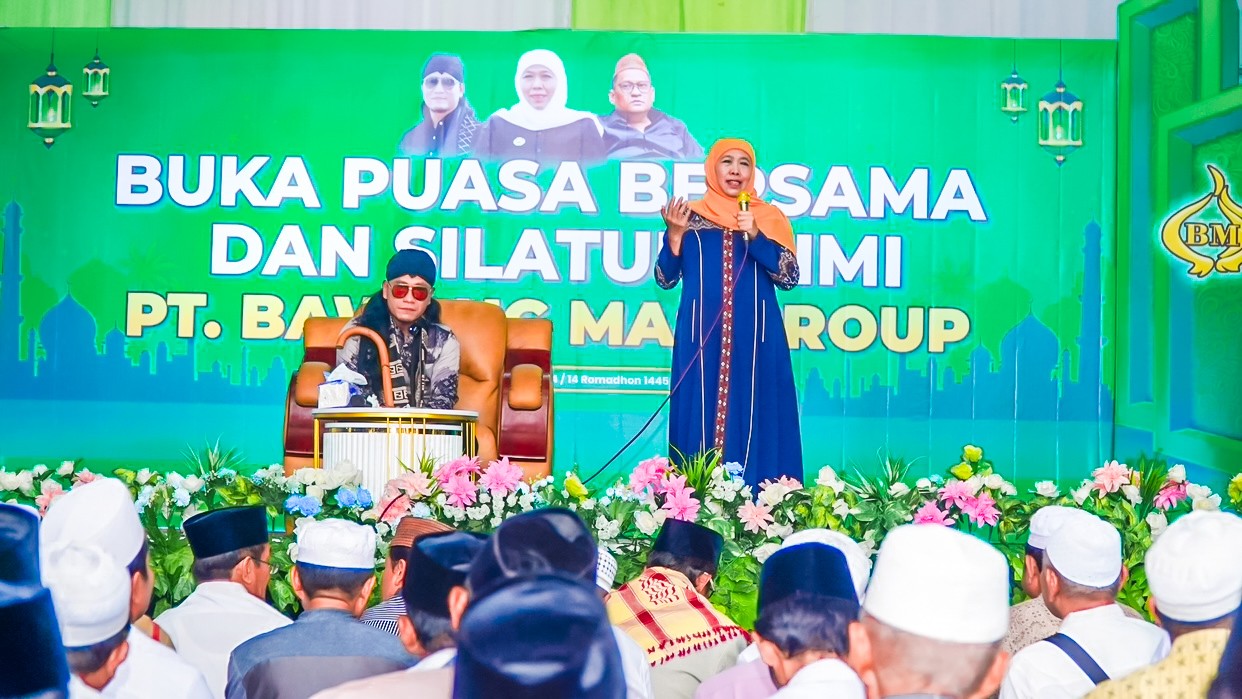 Silaturahmi dengan Ribuan Masyarakat Pamekasan, Khofifah: Pentingnya Kedermawanan Orang Kaya