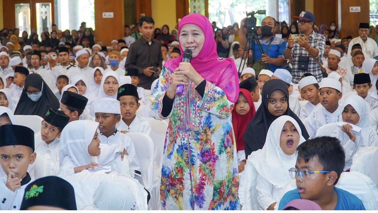 Santuni 500 Anak Yatim se-Kota Probolinggo, Khofifah Bocorkan Amalan yang Dilakukan untuk Jemput Lailatul Qadar
