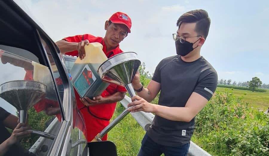 Pemudik Kehabisan BBM, Motoris hingga Petugas SPBU Langsung Gerak Cepat