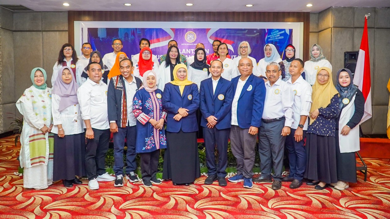 Lantik Pengurus IKA Unair Sumut, Khofifah Kuatkan Jejaring untuk Tingkatkan Kualitas SDM Bangsa