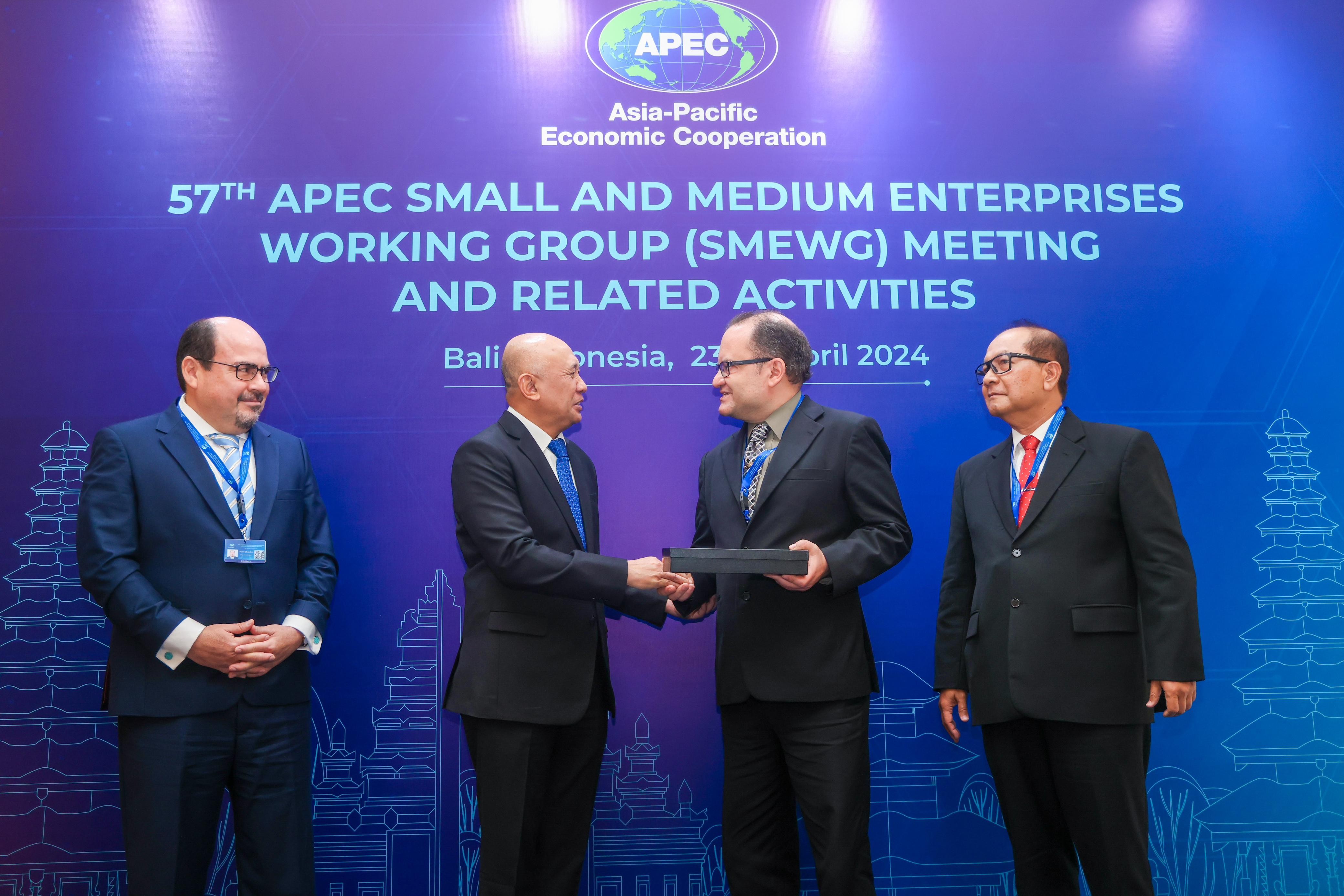 Hadapi Tantangan Global, Teten Ajak Delegasi APEC SMEWG Perkuat Kolaborasi