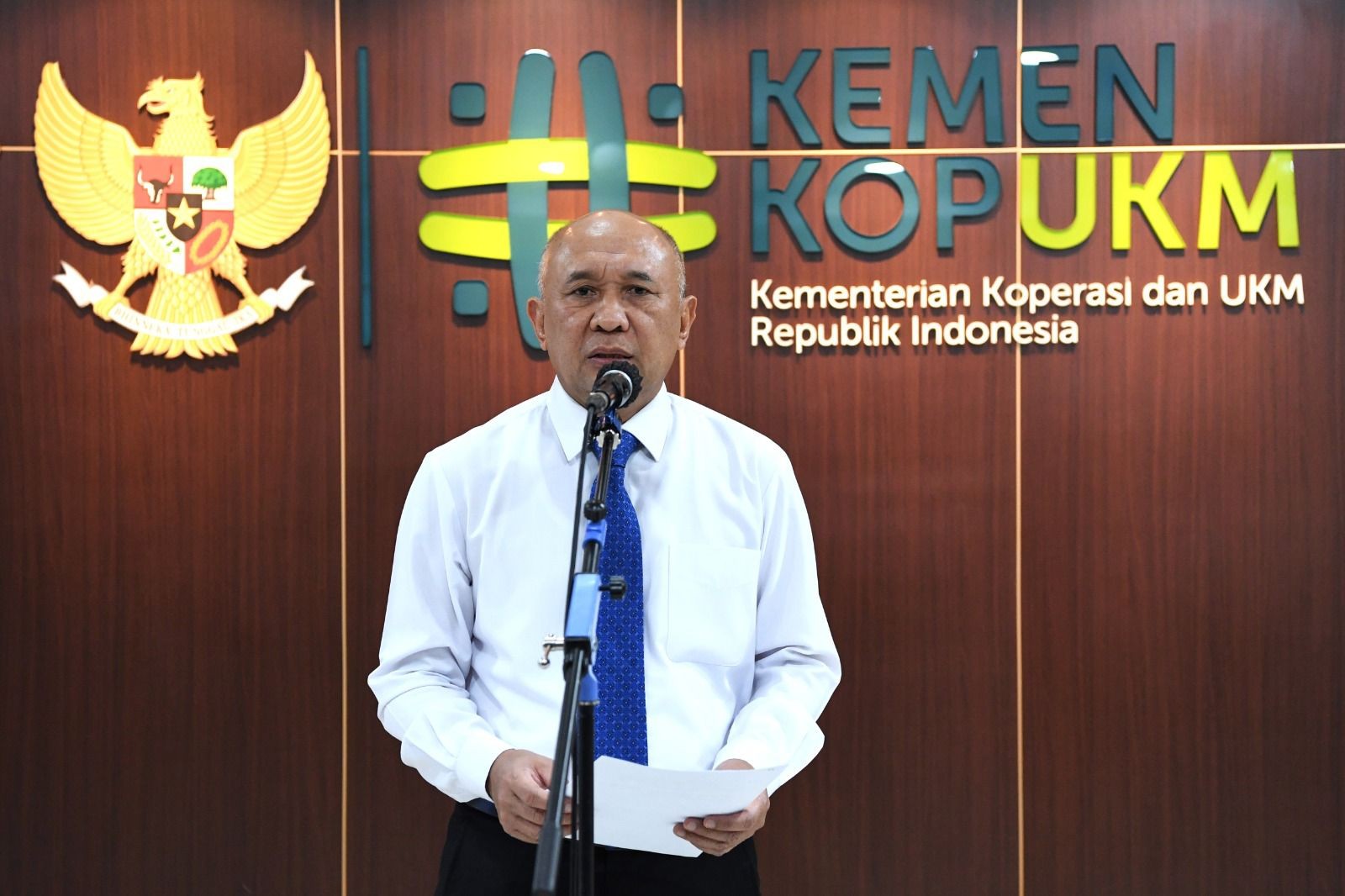 Teten Pastikan Tak Ada Kebijakan Batasi Jam Operasional Warung Rakyat